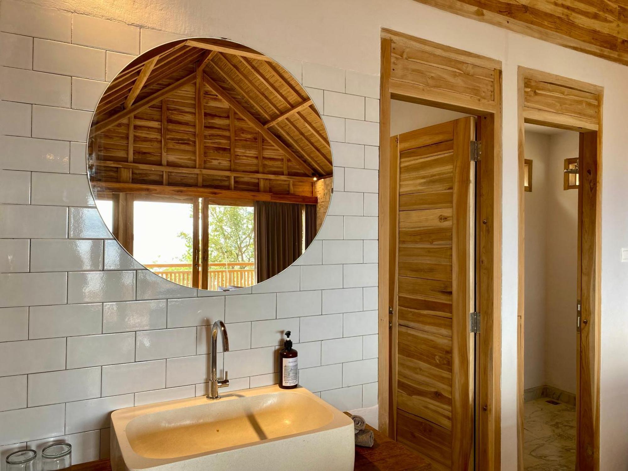 Hotel Kertasari Lemonga